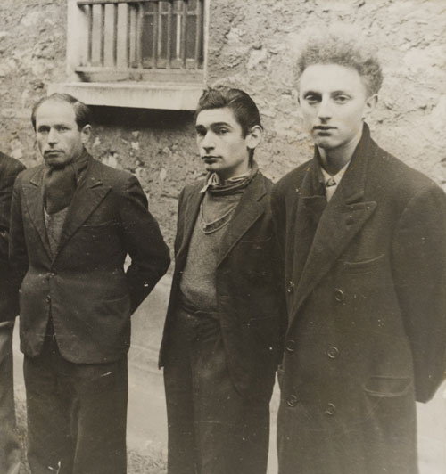 Groupe-Manouchain-à-Fresnes